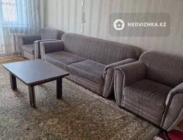 3-комнатная квартира, этаж 4 из 5, 60 м², На длительный срок
