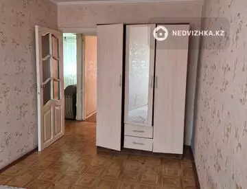 3-комнатная квартира, этаж 4 из 5, 60 м², На длительный срок