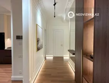 1-комнатная квартира, этаж 8 из 20, 63 м², Посуточно