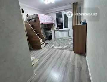 3-комнатная квартира, этаж 4 из 7, 80 м²