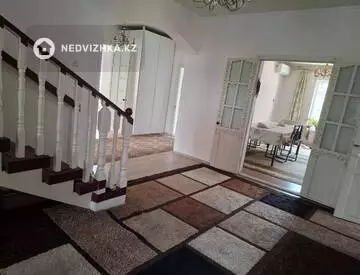 5-комнатный дом, 8 соток, 270 м²