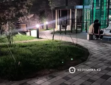 1-комнатная квартира, этаж 10 из 12, 38 м²