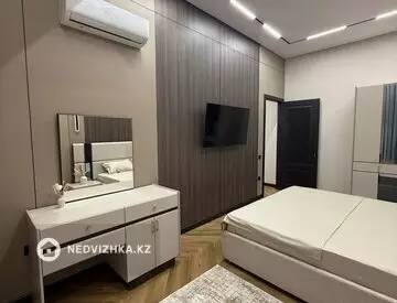 1-комнатная квартира, этаж 8 из 17, 59 м², Посуточно