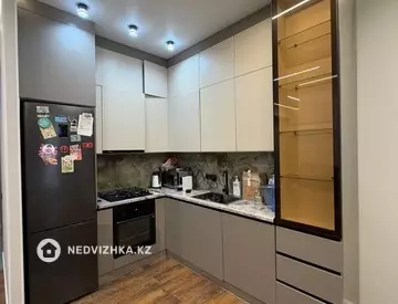 3-комнатная квартира, этаж 9 из 10, 85 м²