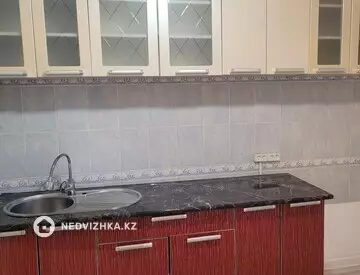 2-комнатная квартира, этаж 1 из 5, 52 м², На длительный срок