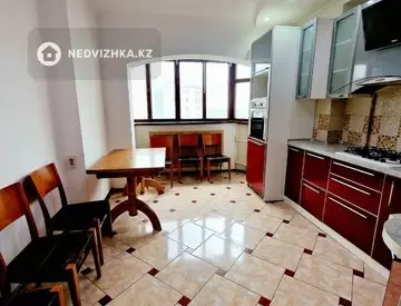 4-комнатная квартира, этаж 8 из 9, 97 м²