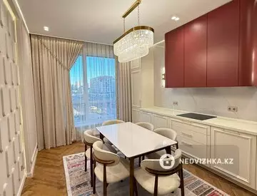 3-комнатная квартира, этаж 4 из 9, 100 м²