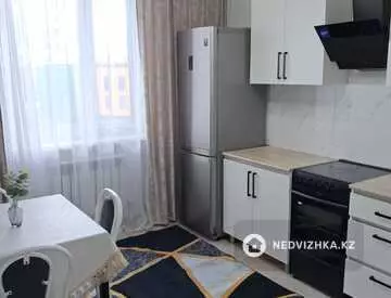 1-комнатная квартира, этаж 4 из 23, 42 м²