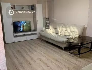 2-комнатная квартира, этаж 4 из 5, 44 м², На длительный срок