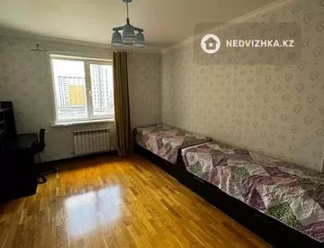 3-комнатная квартира, этаж 8 из 9, 90 м², На длительный срок
