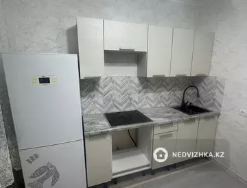 1-комнатная квартира, этаж 3 из 9, 38 м²