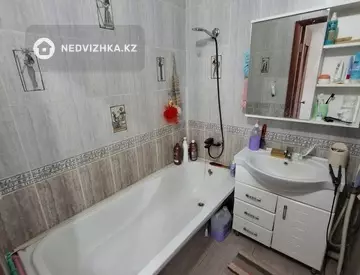 3-комнатная квартира, этаж 4 из 6, 64 м²