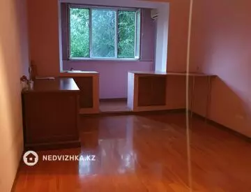 2-комнатная квартира, этаж 3 из 5, 49 м²