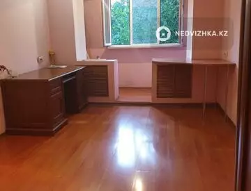 2-комнатная квартира, этаж 3 из 5, 49 м²