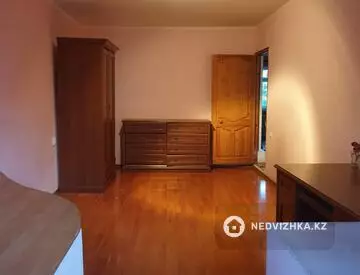 2-комнатная квартира, этаж 3 из 5, 49 м²