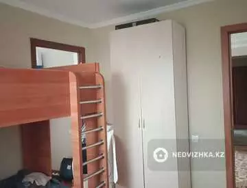 4-комнатная квартира, этаж 3 из 5, 60 м²
