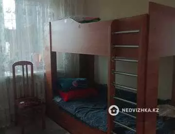 4-комнатная квартира, этаж 3 из 5, 60 м²