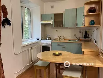3-комнатная квартира, этаж 3 из 4, 68 м², На длительный срок
