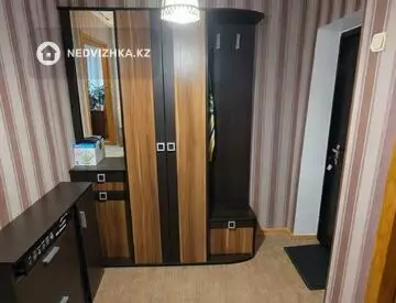 3-комнатная квартира, этаж 9 из 9, 53 м²