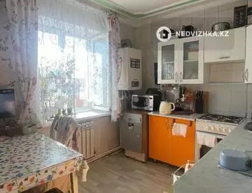 2-комнатная квартира, этаж 3 из 3, 53 м²