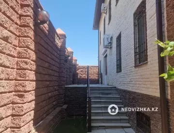 9-комнатный дом, 7 соток, 628 м²