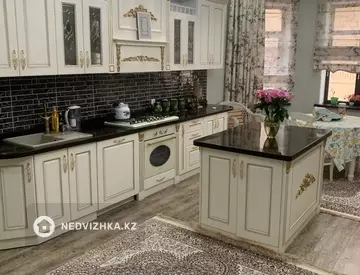 10-комнатный дом, 8 соток, 440 м²