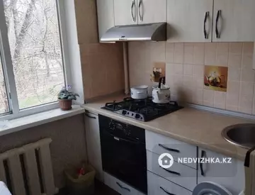 1-комнатная квартира, этаж 2 из 4, 35 м², Посуточно