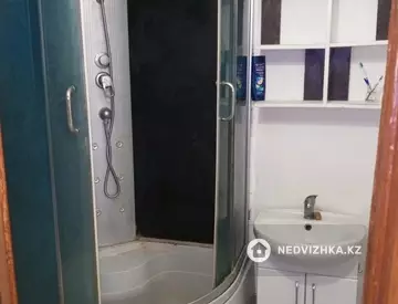 3-комнатная квартира, этаж 2 из 2, 52 м², На длительный срок
