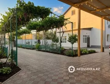 7-комнатный дом, 20 соток, 450 м²
