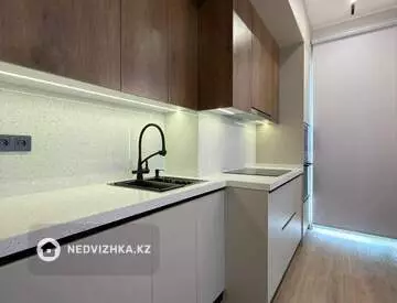 1-комнатная квартира, этаж 7 из 17, 60 м², Посуточно