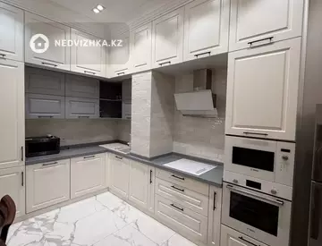 3-комнатная квартира, этаж 1 из 7, 110 м², На длительный срок