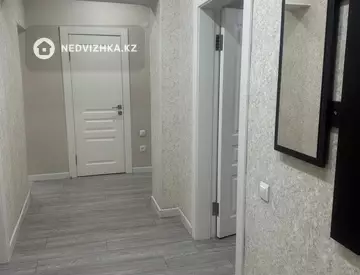 3-комнатная квартира, этаж 1 из 5, 80 м², На длительный срок