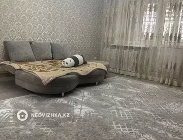 3-комнатная квартира, этаж 1 из 5, 80 м², На длительный срок