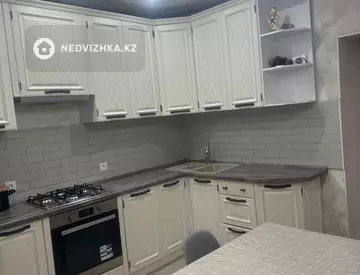 3-комнатная квартира, этаж 1 из 5, 80 м², На длительный срок