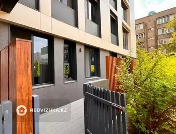 4-комнатная квартира, этаж 1 из 16, 145 м²