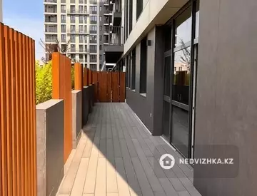 4-комнатная квартира, этаж 1 из 16, 145 м²