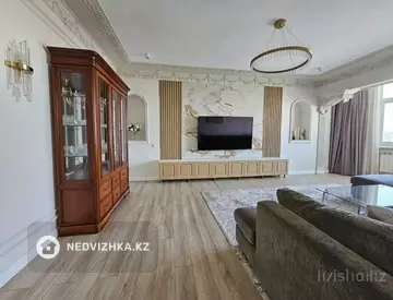 5-комнатная квартира, этаж 7 из 12, 158 м²