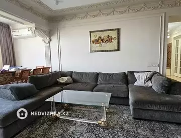 5-комнатная квартира, этаж 7 из 12, 158 м²