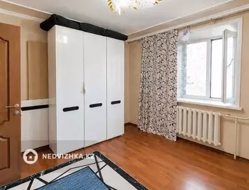 3-комнатная квартира, этаж 8 из 10, 82 м²