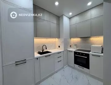 3-комнатная квартира, этаж 8 из 17, 80 м²
