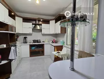 7-комнатный дом, 10 соток, 400 м², На длительный срок
