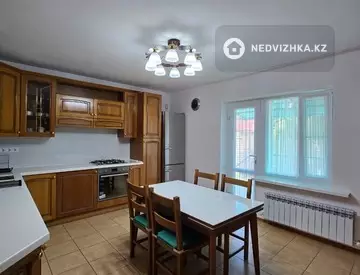 5-комнатный дом, 12 соток, 350 м², На длительный срок