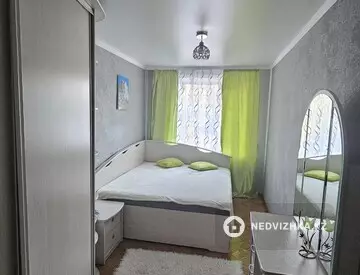 2-комнатная квартира, этаж 1 из 9, 52 м², Посуточно