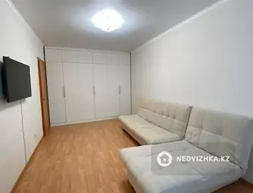 1-комнатная квартира, этаж 4 из 10, 36 м²