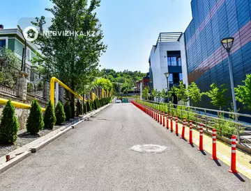 5-комнатная квартира, этаж 1 из 3, 360 м²