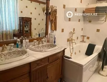 10-комнатный дом, 80 соток, 1 050 м²