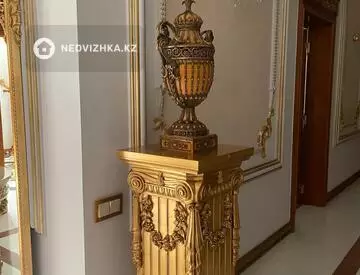 10-комнатный дом, 80 соток, 1 050 м²