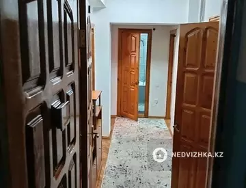 3-комнатная квартира, этаж 1 из 5, 70 м²