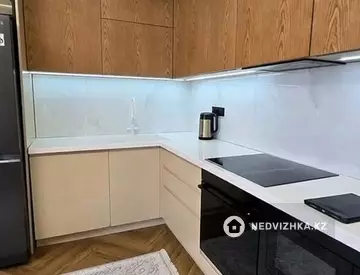 4-комнатная квартира, этаж 10 из 19, 97 м²