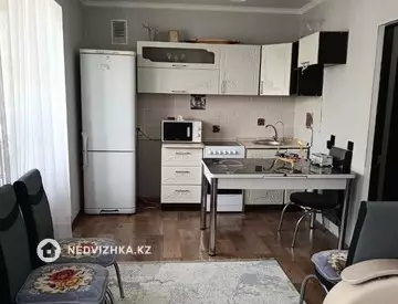 2-комнатная квартира, этаж 3 из 6, 38 м²